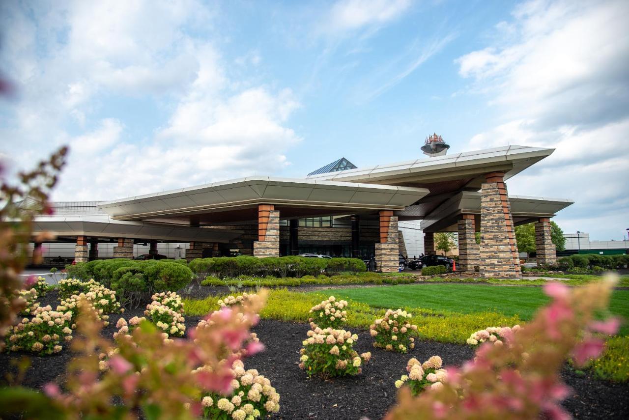 Mohegan Pennsylvania - Adults Only Wilkes-Barre Exterior foto