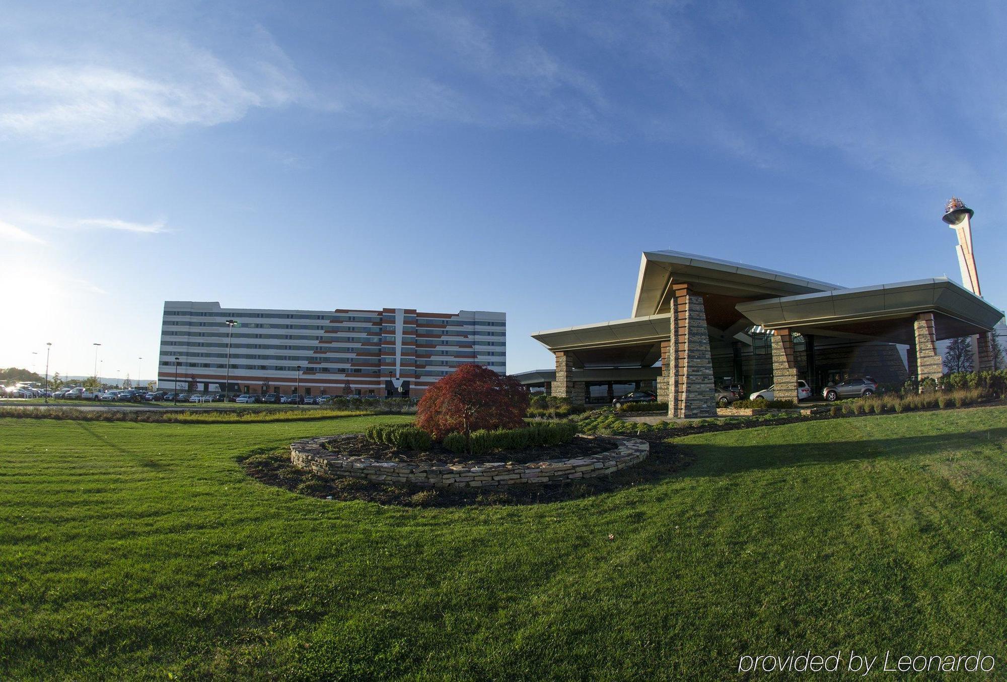 Mohegan Pennsylvania - Adults Only Wilkes-Barre Exterior foto