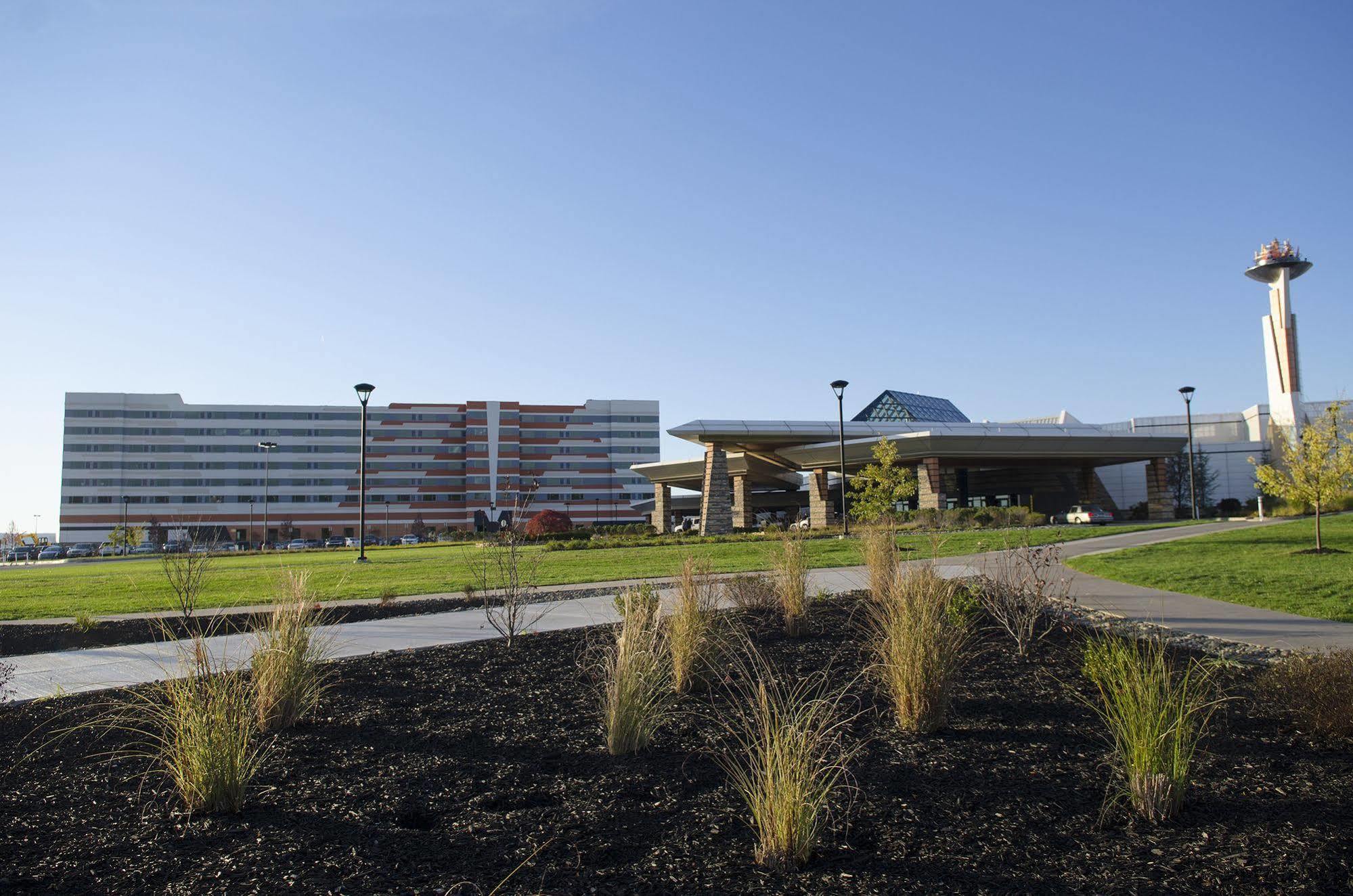 Mohegan Pennsylvania - Adults Only Wilkes-Barre Exterior foto